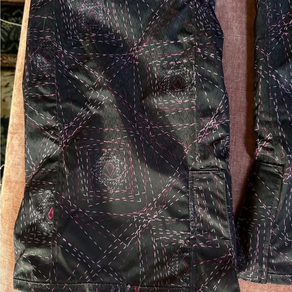 Volcom Nimbus Black & Pink /Purple Abstract Patterned Snow Pants - Picture 2 of 6
